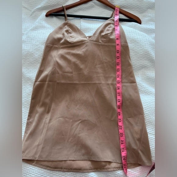 for the LOVE And Lemons SHORT DEEP V-NECK SLIP Lining - Picture 8 of 11